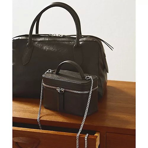 【ウィムガゼット/Whim Gazette】の【Hoaw.】バニティショルダー インテリア・キッズ・メンズ・レディースファッション・服の通販 founy(ファニー) 　ファッション　Fashion　レディースファッション　Fashion for Women　アクセサリー　Fashion Accessories　軽量　Lightweight, Ultra Light　シューズ　Shoes, Footwear　ショルダー　Shoulder, Shoulder Strap　シルバー　Silver, Metallic Silver　スマート　Smart, Elegant　財布　Wallet, Purse　チェーン　Chain, Chain Strap　トレンド　Trend, Trending Now　ポケット　Pocket, Pocket Detail　ポーチ　Pouch, Small Case　エレガント 上品　Elegant　2025年　2025　2025-2026秋冬・A/W　Autumn/Winter 2025–26 AW25–26　ブラウン|ID: prp329100004636726 ipo3291000000034806872