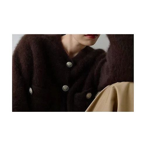 【ウィムガゼット/Whim Gazette】のファーボタンジャケット インテリア・キッズ・メンズ・レディースファッション・服の通販 founy(ファニー) 　ファッション　Fashion　レディースファッション　Fashion for Women　アウター　Coat / Outerwear Collection　レディースジャケット・軽アウター　Jackets　2025年　2025　2025-2026秋冬・A/W　Autumn/Winter 2025–26 AW25–26　カーディガン　Cardigan, Knitwear　クラシカル　Classical, Vintage-Inspired　コンパクト　Compact, Small Size　ジャケット　Jacket, Outerwear　フォックス　Fox, Fox Fur　フロント　Front, Front Design　ボトム　Bottoms, Lower Wear　メタル　Metal, Metal Parts　エレガント 上品　Elegant　定番　Standard, Basic Item　ブラウン|ID: prp329100004642560 ipo3291000000033486593