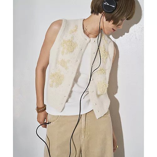 【ウィムガゼット/Whim Gazette】の【GEMINI】ビーズニットジレ 人気、トレンドファッション・服の通販 founy(ファニー) 　ファッション　Fashion　レディースファッション　Fashion for Women　アウター　Coat / Outerwear Collection　トップス・カットソー　Cut & Sew Tops　ニット　Knit Tops & Sweaters　ベスト&ジレ / 重ね着スタイル　Vests & Gilets　アクセサリー　Fashion Accessories　イエロー　Yellow　コンパクト　Compact, Small Size　ジャケット　Jacket, Outerwear　タンク　Tank Top, Sleeveless Top　バランス　Balance, Style Balance　フォックス　Fox, Fox Fur　ベスト　Vest, Waistcoat　ボトム　Bottoms, Lower Wear　エレガント 上品　Elegant　2025年　2025　2025-2026秋冬・A/W　Autumn/Winter 2025–26 AW25–26　other-2|ID: prp329100004646707 ipo3291000000033540793