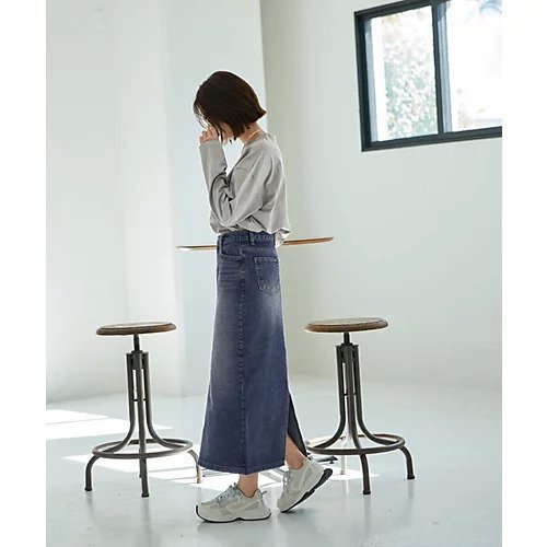 【スタイルデリ/STYLE DELI】のCURIOUS長袖ロゴTシャツ 人気、トレンドファッション・服の通販 founy(ファニー) 　ファッション　Fashion　レディースファッション　Fashion for Women　トップス・カットソー　Cut & Sew Tops　シャツ・ブラウス・オフィスカジュアル　Elegant Blouses & Button-Ups　ロングTシャツ・Tシャツ　Longline T-Shirts & Tees　ショルダー　Shoulder, Shoulder Strap　シンプル　Simple, Minimal　ドロップ　Drop Shoulder, Dropped Style　フォルム　Silhouette, Form　長袖　Long Sleeve, Full Sleeve　other-3|ID: prp329100004649104 ipo3291000000033575899