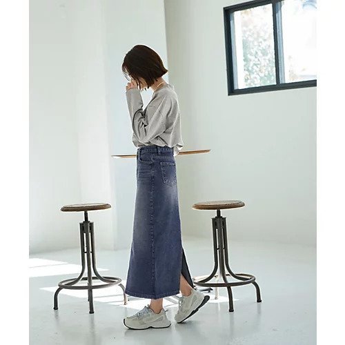 【スタイルデリ/STYLE DELI】のCURIOUS長袖ロゴTシャツ 人気、トレンドファッション・服の通販 founy(ファニー) 　ファッション　Fashion　レディースファッション　Fashion for Women　トップス・カットソー　Cut & Sew Tops　シャツ・ブラウス・オフィスカジュアル　Elegant Blouses & Button-Ups　ロングTシャツ・Tシャツ　Longline T-Shirts & Tees　ショルダー　Shoulder, Shoulder Strap　シンプル　Simple, Minimal　ドロップ　Drop Shoulder, Dropped Style　フォルム　Silhouette, Form　長袖　Long Sleeve, Full Sleeve　other-3|ID: prp329100004649104 ipo3291000000036044014