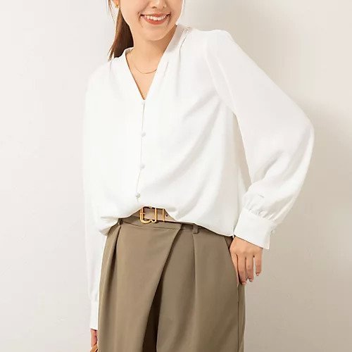 【ノーリーズソフィー/NOLLEY'S sophi】のウォッシャブルジョーゼットVネックブラウス インテリア・キッズ・メンズ・レディースファッション・服の通販 founy(ファニー) 　ファッション　Fashion　レディースファッション　Fashion for Women　トップス・カットソー　Cut & Sew Tops　シャツ・ブラウス・オフィスカジュアル　Elegant Blouses & Button-Ups　Vネックトップス　V-Neck Tops / V-Cut Neckline Shirts　2025年　2025　2025-2026秋冬・A/W　Autumn/Winter 2025–26 AW25–26　おすすめ　Recommended / Our Picks　インナー　Innerwear　オケージョン　Occasion Wear　サテン　Satin, Glossy Fabric　ジャケット　Jacket, Outerwear　プリント　Print, Printed Pattern　エレガント 上品　Elegant　ビジネス 仕事 通勤　Business / Work / Commuting　オフホワイト|ID: prp329100004651069 ipo3291000000033603757