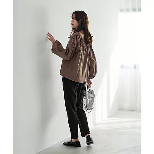 【スタイルデリ/STYLE DELI】の【LUXE】デコルテスクエアギャザーブラウス 人気、トレンドファッション・服の通販 founy(ファニー) 　ファッション　Fashion　レディースファッション　Fashion for Women　トップス・カットソー　Cut & Sew Tops　シャツ・ブラウス・オフィスカジュアル　Elegant Blouses & Button-Ups　インナー　Innerwear　カットソー　Cut and Sewn Top　ギャザー　Gathered, Ruffled　スクエア　Square, Square Shape　タートルネック　Turtleneck, High Neck　チュニック　Tunic, Long Top　テクスチャー　Texture, Textured Fabric　デコルテ　Décolleté, Neckline　ハイネック　High Neck, Mock Neck　バランス　Balance, Style Balance　フォルム　Silhouette, Form　ペンシル　Pencil, Pencil Skirt　ポケット　Pocket, Pocket Detail　夏　Summer　other-3|ID: prp329100004651070 ipo3291000000033603766