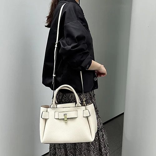 【プンティ/PUNTI】のMIRROR-HAND 2WAY ハンドバッグ 人気、トレンドファッション・服の通販 founy(ファニー) 　ファッション　Fashion　レディースファッション　Fashion for Women　バッグ　Bags　2025年　2025　2025-2026秋冬・A/W　Autumn/Winter 2025–26 AW25–26　クラシカル　Classical, Vintage-Inspired　スクエア　Square, Square Shape　パターン　Pattern, Design Print　フォルム　Silhouette, Form　フォーマル　Formal, Dressy　エレガント 上品　Elegant　other-3|ID: prp329100004654641 ipo3291000000033654523