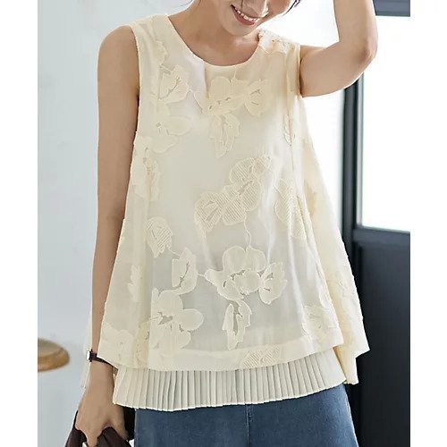 【スタイルデリ/STYLE DELI】のプリーツレイヤードフラワー刺繍ブラウス インテリア・キッズ・メンズ・レディースファッション・服の通販 founy(ファニー) https://founy.com/ ファッション Fashion レディースファッション Fashion for Women トップス・カットソー Cut & Sew Tops シャツ・ブラウス・オフィスカジュアル Elegant Blouses & Button-Ups インナー Innerwear オーガンジー Organza Fabric キャミソール Camisole, Spaghetti Strap Top シアー Sheer, See-Through シフォン Chiffon, Lightweight Fabric ジャケット Jacket, Outerwear スリット Slit, Slit Detail デニム Denim, Jeans Material 定番 Standard, Basic Item ノースリーブ Sleeveless, No-Sleeve フォーマル Formal, Dressy プリーツ Pleats, Pleated ペプラム Peplum, Flared Hem ペンシル Pencil, Pencil Skirt ラウンド Round, Round Neck A/W・秋冬 Autumn/Winter エレガント 上品 Elegant |ID: prp329100004655213 ipo3291000000033666582