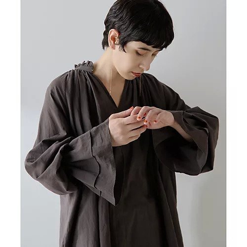 【ウィムガゼット/Whim Gazette】のカフスギャザーブラウス インテリア・キッズ・メンズ・レディースファッション・服の通販 founy(ファニー) https://founy.com/ ファッション Fashion レディースファッション Fashion for Women トップス・カットソー Cut & Sew Tops シャツ・ブラウス・オフィスカジュアル Elegant Blouses & Button-Ups カフス Cuff Design ギャザー Gathered, Ruffled フリル Frill, Ruffle ベビー Baby, Babywear エレガント 上品 Elegant 2025年 2025 2025-2026秋冬・A/W Autumn/Winter 2025–26 AW25–26 |ID: prp329100004684646 ipo3291000000033830756
