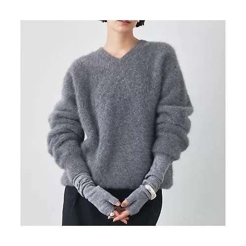 【ウィムガゼット/Whim Gazette】のファーVプルオーバー インテリア・キッズ・メンズ・レディースファッション・服の通販 founy(ファニー) https://founy.com/ ファッション Fashion レディースファッション Fashion for Women トップス・カットソー Cut & Sew Tops カジュアルプルオーバー・ニットトップス Pullovers & Knit Tops / Casual Pullovers 2025年 2025 2025-2026秋冬・A/W Autumn/Winter 2025–26 AW25–26 フォックス Fox, Fox Fur ボトム Bottoms, Lower Wear エレガント 上品 Elegant |ID: prp329100004684673 ipo3291000000033830959