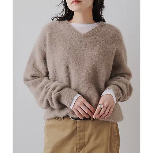【ウィムガゼット/Whim Gazette】のファーVプルオーバー インテリア・キッズ・メンズ・レディースファッション・服の通販 founy(ファニー) 　ファッション　Fashion　レディースファッション　Fashion for Women　トップス・カットソー　Cut & Sew Tops　カジュアルプルオーバー・ニットトップス　Pullovers & Knit Tops / Casual Pullovers　2025年　2025　2025-2026秋冬・A/W　Autumn/Winter 2025–26 AW25–26　フォックス　Fox, Fox Fur　ボトム　Bottoms, Lower Wear　エレガント 上品　Elegant　ベージュ|ID: prp329100004684673 ipo3291000000033830963