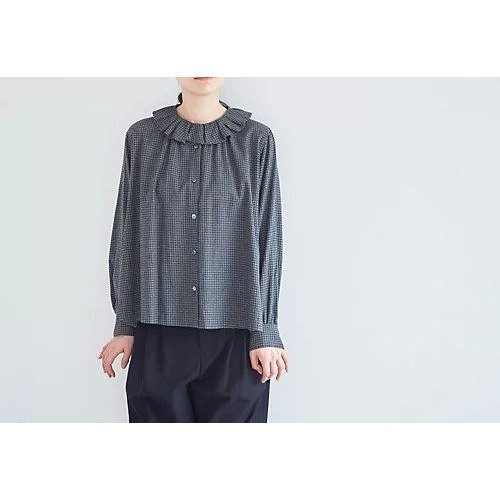 【ハウ/HAU】のblouse ruffled/check インテリア・キッズ・メンズ・レディースファッション・服の通販 founy(ファニー) 　ファッション　Fashion　レディースファッション　Fashion for Women　インナー　Innerwear　カーディガン　Cardigan, Knitwear　クラシカル　Classical, Vintage-Inspired　シンプル　Simple, Minimal　タイプライター　Typewriter Fabric, Crisp Cotton　フリル　Frill, Ruffle　ベスト　Vest, Waistcoat　ラッフル　Ruffle, Frill　エレガント 上品　Elegant　A/W・秋冬　Autumn/Winter　チャコールグレー|ID: prp329100004684860 ipo3291000000033832083