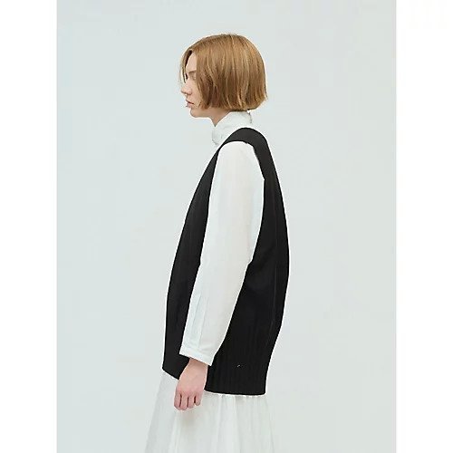 【ミズイロ インド/mizuiro ind】のpleats hem V neck vest 人気、トレンドファッション・服の通販 founy(ファニー) 　ファッション　Fashion　レディースファッション　Fashion for Women　アウター　Coat / Outerwear Collection　トップス・カットソー　Cut & Sew Tops　ベスト&ジレ / 重ね着スタイル　Vests & Gilets　インナー　Innerwear　プリーツ　Pleats, Pleated　ベスト　Vest, Waistcoat　エレガント 上品　Elegant　夏　Summer　秋　Autumn　other-3|ID: prp329100004686328 ipo3291000000033840746