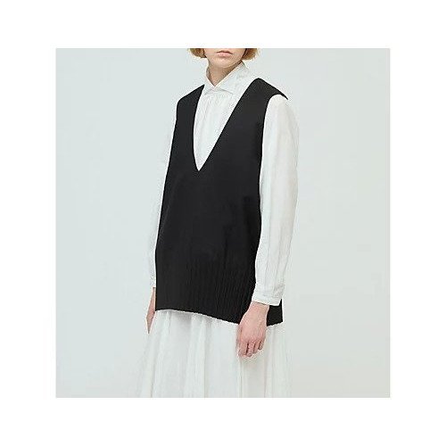 【ミズイロ インド/mizuiro ind】のpleats hem V neck vest 人気、トレンドファッション・服の通販 founy(ファニー) 　ファッション　Fashion　レディースファッション　Fashion for Women　アウター　Coat / Outerwear Collection　トップス・カットソー　Cut & Sew Tops　ベスト&ジレ / 重ね着スタイル　Vests & Gilets　インナー　Innerwear　プリーツ　Pleats, Pleated　ベスト　Vest, Waistcoat　エレガント 上品　Elegant　夏　Summer　秋　Autumn　other-2|ID: prp329100004686328 ipo3291000000035304526