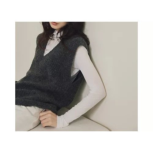 【スアデオ/suadeo】のブークレーニットベスト 人気、トレンドファッション・服の通販 founy(ファニー) 　ファッション　Fashion　レディースファッション　Fashion for Women　アウター　Coat / Outerwear Collection　トップス・カットソー　Cut & Sew Tops　ニット　Knit Tops & Sweaters　ベスト&ジレ / 重ね着スタイル　Vests & Gilets　秋　Autumn　今季　This Season, Current Season　シンプル　Simple, Minimal　タンク　Tank Top, Sleeveless Top　デコルテ　Décolleté, Neckline　トレンド　Trend, Trending Now　バランス　Balance, Style Balance　ベスト　Vest, Waistcoat　リボン　Ribbon, Bow　A/W・秋冬　Autumn/Winter　other-3|ID: prp329100004686344 ipo3291000000035309713