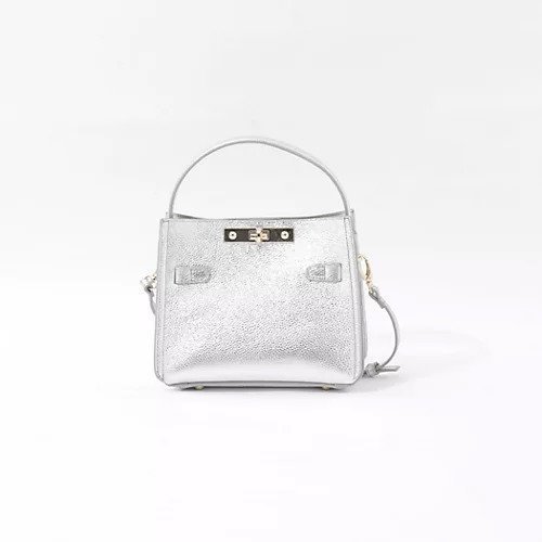 【ノーリーズ/NOLLEY'S】のCARRE Sバッグ インテリア・キッズ・メンズ・レディースファッション・服の通販 founy(ファニー) https://founy.com/ ファッション Fashion レディースファッション Fashion for Women バッグ Bags グリッター Glitter, Sparkle ショルダー Shoulder, Shoulder Strap フォルム Silhouette, Form ベーシック Basic, Essential ポーチ Pouch, Small Case ラグジュアリー Luxury, Elegant |ID: prp329100004689412 ipo3291000000033867375