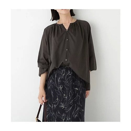 【ヒューマンウーマン/HUMAN WOMAN】のダイヤドットギャザーブラウス インテリア・キッズ・メンズ・レディースファッション・服の通販 founy(ファニー) 　ファッション　Fashion　レディースファッション　Fashion for Women　トップス・カットソー　Cut & Sew Tops　シャツ・ブラウス・オフィスカジュアル　Elegant Blouses & Button-Ups　おすすめ　Recommended / Our Picks　カフス　Cuff Design　ギャザー　Gathered, Ruffled　スタンダード　Standard, Basic　バランス　Balance, Style Balance　羽織　Haori, Light Jacket　チャコール|ID: prp329100004696735 ipo3291000000033917232