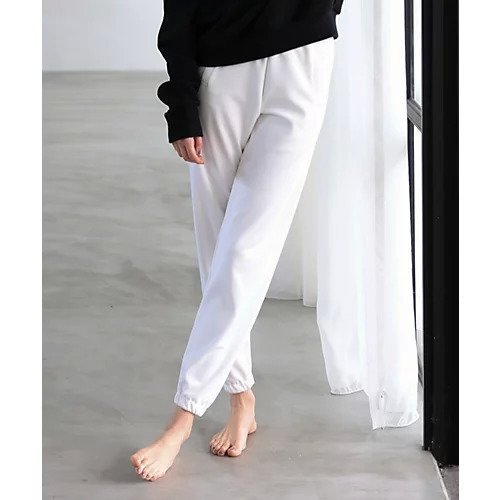 【ジュリエ/Julier】のプランプストレッチ ギャザーパンツ インテリア・キッズ・メンズ・レディースファッション・服の通販 founy(ファニー) 　ファッション　Fashion　レディースファッション　Fashion for Women　パンツ　Pants & Trousers　ギャザー　Gathered, Ruffled　コレクション　Collection, Seasonal Line　吸水　Absorbent, Quick-Dry　抗菌　Antibacterial, Bacteria-Resistant　スタイリッシュ　Stylish, Fashionable　ストレッチ　Stretch, Stretchy Fabric　セットアップ　Set-Up, Coordinated Outfit　フィット　Fit, Slim Fit　ポケット　Pocket, Pocket Detail　メッシュ　Mesh, Net Fabric　ヨガ　Yoga, Yoga Wear　リラックス　Relax, Relaxed Fit　ワーク　Workwear, Utility Style　ホワイト|ID: prp329100004700026 ipo3291000000033937098
