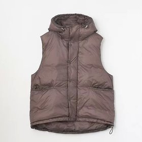 【レミレリーフ/REMI RELIEF】 【HPS別注】超軽量ナイロンアウトドアダウンベストフーディ人気、トレンドファッション・服の通販 founy(ファニー) ファッション Fashion レディースファッション Fashion for Women アウター Coat / Outerwear Collection トップス・カットソー Cut & Sew Tops ベスト&ジレ / 重ね着スタイル Vests & Gilets スタイリッシュ Stylish, Fashionable スタンド Stand Collar, Upright Stand スリット Slit, Slit Detail ダウン Down, Puffer フラップ Flap, Flap Pocket ベスト Vest, Waistcoat ポケット Pocket, Pocket Detail メタル Metal, Metal Parts 人気 Popular, Best Seller 別注 Limited Edition, Custom Order 定番 Standard, Basic Item 軽量 Lightweight, Ultra Light |ID:prp329100004700059