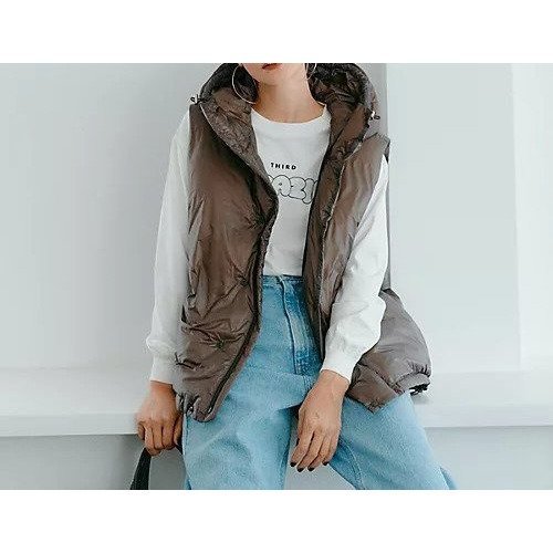 【レミレリーフ/REMI RELIEF】の【HPS別注】超軽量ナイロンアウトドアダウンベストフーディ 人気、トレンドファッション・服の通販 founy(ファニー) 　ファッション　Fashion　レディースファッション　Fashion for Women　アウター　Coat / Outerwear Collection　トップス・カットソー　Cut & Sew Tops　ベスト&ジレ / 重ね着スタイル　Vests & Gilets　スタイリッシュ　Stylish, Fashionable　スタンド　Stand Collar, Upright Stand　スリット　Slit, Slit Detail　ダウン　Down, Puffer　フラップ　Flap, Flap Pocket　ベスト　Vest, Waistcoat　ポケット　Pocket, Pocket Detail　メタル　Metal, Metal Parts　人気　Popular, Best Seller　別注　Limited Edition, Custom Order　定番　Standard, Basic Item　軽量　Lightweight, Ultra Light　other-2|ID: prp329100004700059 ipo3291000000033937481