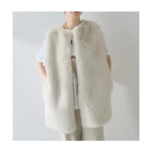【ウィムガゼット/Whim Gazette】の【THE PAUSE】フェイクファークルーネックジレ インテリア・キッズ・メンズ・レディースファッション・服の通販 founy(ファニー) ファッション Fashion レディースファッション Fashion for Women アウター Coat / Outerwear Collection トップス・カットソー Cut & Sew Tops ベスト&ジレ / 重ね着スタイル Vests & Gilets ヴィンテージ Vintage Style グラデーション Gradient, Ombre フェイクファー Faux Fur, Imitation Fur フォックス Fox, Fox Fur フロント Front, Front Design ボトム Bottoms, Lower Wear ミドル Middle Length, Mid Height ワーク Workwear, Utility Style おすすめ Recommended / Our Picks エレガント 上品 Elegant 2025年 2025 2025-2026秋冬・A/W Autumn/Winter 2025–26 AW25–26 アイボリー|ID: prp329100004705585 ipo3291000000033983683