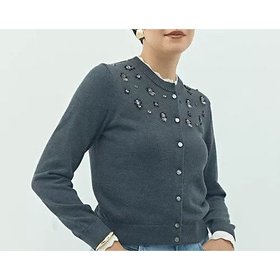 【ノーリーズ/NOLLEY'S】のビジュー付きクルーネックカーディガン 人気、トレンドファッション・服の通販 founy(ファニー) ファッション Fashion レディースファッション Fashion for Women トップス・カットソー Cut & Sew Tops カーディガン・羽織り Layered Style Cardigans 2025年 2025 2025-2026秋冬・A/W Autumn/Winter 2025–26 AW25–26 おすすめ Recommended / Our Picks カーディガン Cardigan, Knitwear コンパクト Compact, Small Size デニム Denim, Jeans Material ビジュー Bijou, Jewel-like Accent フリル Frill, Ruffle エレガント 上品 Elegant ビジネス 仕事 通勤 Business / Work / Commuting |ID:prp329100004708160