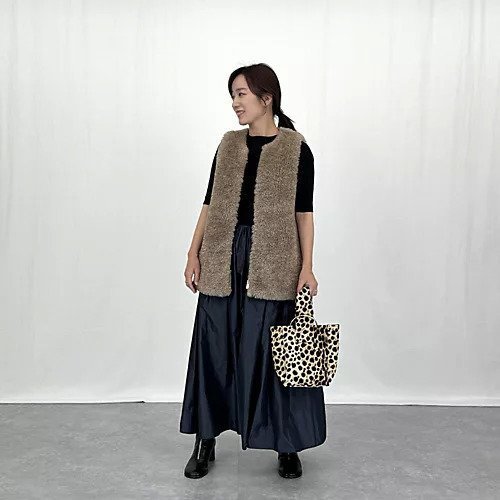 【カレンソロジー/Curensology】のリバーキルトファーベスト 人気、トレンドファッション・服の通販 founy(ファニー) ファッション Fashion レディースファッション Fashion for Women アウター Coat / Outerwear Collection トップス・カットソー Cut & Sew Tops ベスト&ジレ / 重ね着スタイル Vests & Gilets イタリア Italy 秋 Autumn キルト Quilt, Quilted Fabric サテン Satin, Glossy Fabric シンプル Simple, Minimal タフタ Taffeta, Structured Fabric なめらか Smooth, Silky Texture バランス Balance, Style Balance フェイクファー Faux Fur, Imitation Fur リバーシブル Reversible, Two-Sided エレガント 上品 Elegant other-2|ID: prp329100004715417 ipo3291000000035292110