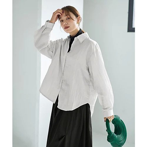 【スタイルデリ/STYLE DELI】のシワ加工グロッシーシャツ インテリア・キッズ・メンズ・レディースファッション・服の通販 founy(ファニー) 　ファッション　Fashion　レディースファッション　Fashion for Women　トップス・カットソー　Cut & Sew Tops　シャツ・ブラウス・オフィスカジュアル　Elegant Blouses & Button-Ups　イエロー　Yellow　インナー　Innerwear　カフス　Cuff Design　サテン　Satin, Glossy Fabric　ジャケット　Jacket, Outerwear　スリット　Slit, Slit Detail　タートル　Turtleneck, Turtle Collar　長袖　Long Sleeve, Full Sleeve　バランス　Balance, Style Balance　フォルム　Silhouette, Form　フロント　Front, Front Design　ポケット　Pocket, Pocket Detail　旅行　Travel　エレガント 上品　Elegant　グレイッシュホワイト|ID: prp329100004725211 ipo3291000000034144781