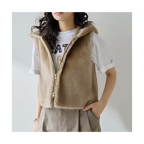 【ウィムガゼット/Whim Gazette】のムートンフードジレ インテリア・キッズ・メンズ・レディースファッション・服の通販 founy(ファニー) https://founy.com/ ファッション Fashion レディースファッション Fashion for Women アウター Coat / Outerwear Collection トップス・カットソー Cut & Sew Tops ベスト&ジレ / 重ね着スタイル Vests & Gilets コンパクト Compact, Small Size ジャケット Jacket, Outerwear ストレート Straight, Straight Cut A/W・秋冬 Autumn/Winter エレガント 上品 Elegant 2025年 2025 2025-2026秋冬・A/W Autumn/Winter 2025–26 AW25–26 |ID: prp329100004729627 ipo3291000000034167139