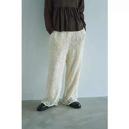 【マージュール/marjour】のFLOWER LACE PANTS インテリア・キッズ・メンズ・レディースファッション・服の通販 founy(ファニー) https://founy.com/ ファッション Fashion レディースファッション Fashion for Women パンツ Pants & Trousers スウェット / スエット Sweatshirt, Sweatwear ストレッチ Stretch, Stretchy Fabric ポケット Pocket, Pocket Detail レース Lace, Lace Fabric エレガント 上品 Elegant 夏 Summer |ID: prp329100004731576 ipo3291000000034175937
