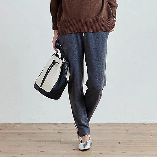 【ドレスハーセルフ/DRESS HERSELF】のウォームシルクテーパードパンツ インテリア・キッズ・メンズ・レディースファッション・服の通販 founy(ファニー) https://founy.com/ ファッション Fashion レディースファッション Fashion for Women パンツ Pants & Trousers ウォーム Warm Fabric シルク Silk, 100% Silk スウェット / スエット Sweatshirt, Sweatwear リラックス Relax, Relaxed Fit 人気 Popular, Best Seller 洗える Machine Washable |ID: prp329100004735972 ipo3291000000034210363