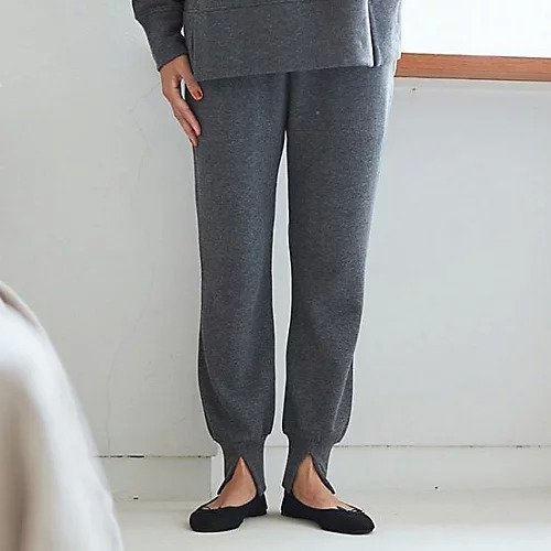 【ドレスハーセルフ/DRESS HERSELF】のウォームシルク裾スリットパンツ インテリア・キッズ・メンズ・レディースファッション・服の通販 founy(ファニー) https://founy.com/ ファッション Fashion レディースファッション Fashion for Women パンツ Pants & Trousers ウォーム Warm Fabric シルク Silk, 100% Silk スウェット / スエット Sweatshirt, Sweatwear スタイリッシュ Stylish, Fashionable スリット Slit, Slit Detail リラックス Relax, Relaxed Fit 人気 Popular, Best Seller 洗える Machine Washable A/W・秋冬 Autumn/Winter |ID: prp329100004735973 ipo3291000000034210371