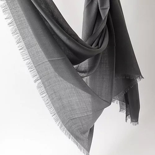 【ノーリーズ グッドマン/NOLLEY'S goodman / MEN】の梳毛ウールマフラー100 インテリア・キッズ・メンズ・レディースファッション・服の通販 founy(ファニー) ファッション Fashion メンズファッション Fashion for Men なめらか Smooth, Silky Texture マフラー Scarf, Muffler ワンポイント One Point, Statement Accent 軽量 Lightweight, Ultra Light ミディアムグレー|ID: prp329100004740038 ipo3291000000034241469