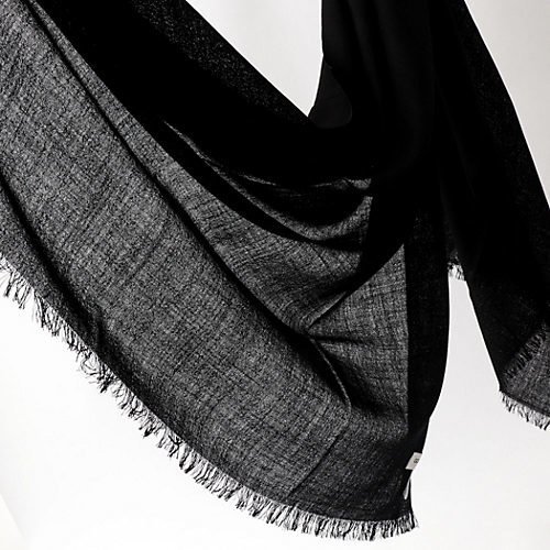 【ノーリーズ グッドマン/NOLLEY'S goodman / MEN】の梳毛ウールマフラー100 インテリア・キッズ・メンズ・レディースファッション・服の通販 founy(ファニー) ファッション Fashion メンズファッション Fashion for Men なめらか Smooth, Silky Texture マフラー Scarf, Muffler ワンポイント One Point, Statement Accent 軽量 Lightweight, Ultra Light ブラック|ID: prp329100004740038 ipo3291000000034241474