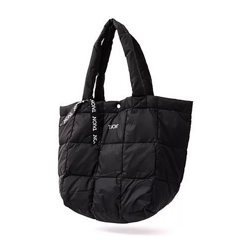 【ノーリーズ グッドマン/NOLLEY'S goodman / MEN】の【TAION / タイオン】BASIC LUNCH DOWN TOTE BAG M インテリア・キッズ・メンズ・レディースファッション・服の通販 founy(ファニー) 　ファッション　Fashion　メンズファッション　Fashion for Men　バッグ　Bags　トートバッグ / 通勤・大容量バッグ　Tote Bags　キルティング　Quilted, Quilting　コーティング　Coating, Coated Finish　軽量　Lightweight, Ultra Light　シンプル　Simple, Minimal　タフタ　Taffeta, Structured Fabric　ダウン　Down, Puffer　定番　Standard, Basic Item　プリント　Print, Printed Pattern　ブラック|ID: prp329100004740046 ipo3291000000034241532