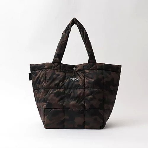 【ノーリーズ グッドマン/NOLLEY'S goodman / MEN】の【TAION / タイオン】BASIC LUNCH DOWN TOTE BAG M 人気、トレンドファッション・服の通販 founy(ファニー) 　ファッション　Fashion　メンズファッション　Fashion for Men　バッグ　Bags　トートバッグ / 通勤・大容量バッグ　Tote Bags　キルティング　Quilted, Quilting　コーティング　Coating, Coated Finish　軽量　Lightweight, Ultra Light　シンプル　Simple, Minimal　タフタ　Taffeta, Structured Fabric　ダウン　Down, Puffer　定番　Standard, Basic Item　プリント　Print, Printed Pattern　other-2|ID: prp329100004740046 ipo3291000000034241534