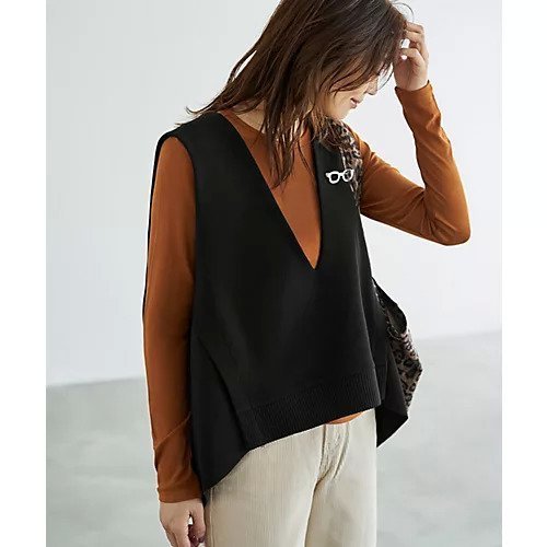 【スタイルデリ/STYLE DELI】の【LUXE】前後差テールVネックベスト インテリア・キッズ・メンズ・レディースファッション・服の通販 founy(ファニー) 　ファッション　Fashion　レディースファッション　Fashion for Women　アウター　Coat / Outerwear Collection　トップス・カットソー　Cut & Sew Tops　ベスト&ジレ / 重ね着スタイル　Vests & Gilets　Vネックトップス　V-Neck Tops / V-Cut Neckline Shirts　春　Spring　カットソー　Cut and Sewn Top　クール　Cool, Chic　ジョーゼット　Georgette, Semi-Sheer Fabric　スタイリッシュ　Stylish, Fashionable　ストレッチ　Stretch, Stretchy Fabric　スリット　Slit, Slit Detail　スーツ　Suit, Formalwear　定番　Standard, Basic Item　ノースリーブ　Sleeveless, No-Sleeve　長袖　Long Sleeve, Full Sleeve　フォルム　Silhouette, Form　ベスト　Vest, Waistcoat　ポケット　Pocket, Pocket Detail　半袖　Short Sleeve, Half Sleeve　A/W・秋冬　Autumn/Winter　S/S・春夏　SS, Spring/Summer, Warm Season　夏　Summer　ブラック|ID: prp329100004743822 ipo3291000000034282172