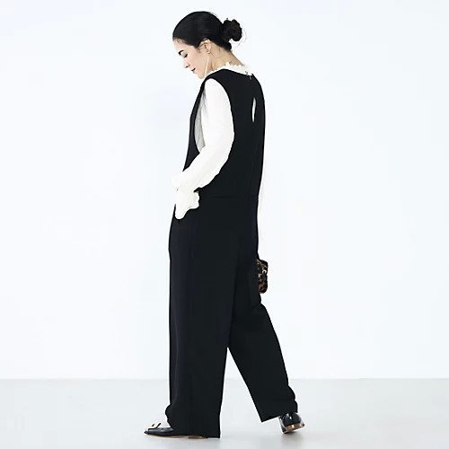 【ノーリーズ/NOLLEY'S】のウォッシャブルVネックサロペット インテリア・キッズ・メンズ・レディースファッション・服の通販 founy(ファニー) 　ファッション　Fashion　レディースファッション　Fashion for Women　トップス・カットソー　Cut & Sew Tops　Vネックトップス　V-Neck Tops / V-Cut Neckline Shirts　ワンピース　Dresses　サロペット&オールインワン　Dungarees & Jumpsuit Styles　2025年　2025　2025-2026秋冬・A/W　Autumn/Winter 2025–26 AW25–26　ウォッシャブル　Machine Washable　オケージョン　Occasion Wear　シンプル　Simple, Minimal　スニーカー　Sneakers, Trainers　レース　Lace, Lace Fabric　ブラック|ID: prp329100004745658 ipo3291000000034308893