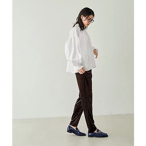 【スタイルデリ/STYLE DELI】の【LUXE】コットンボリュームブラウス 人気、トレンドファッション・服の通販 founy(ファニー) 　ファッション　Fashion　レディースファッション　Fashion for Women　トップス・カットソー　Cut & Sew Tops　シャツ・ブラウス・オフィスカジュアル　Elegant Blouses & Button-Ups　インナー　Innerwear　ギャザー　Gathered, Ruffled　サロペット　Overalls, Salopette　シャーリング　Shirring, Ruched　ショルダー　Shoulder, Shoulder Strap　ドロップ　Drop Shoulder, Dropped Style　ハイネック　High Neck, Mock Neck　バランス　Balance, Style Balance　フォルム　Silhouette, Form　フリル　Frill, Ruffle　フロント　Front, Front Design　ベスト　Vest, Waistcoat　ポケット　Pocket, Pocket Detail　防寒　Cold Protection, Winter-Ready　ワイド　Wide, Wide Fit　プチプライス・低価格　Affordable / Budget Price　other-3|ID: prp329100004747044 ipo3291000000034320913