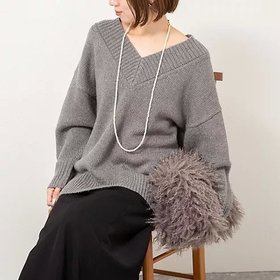 【ノーリーズソフィー/NOLLEY'S sophi】のブライト紡毛Vネックプルオーバー 人気、トレンドファッション・服の通販 founy(ファニー) ファッション Fashion レディースファッション Fashion for Women トップス・カットソー Cut & Sew Tops カジュアルプルオーバー・ニットトップス Pullovers & Knit Tops / Casual Pullovers Vネックトップス V-Neck Tops / V-Cut Neckline Shirts 2025年 2025 2025-2026秋冬・A/W Autumn/Winter 2025–26 AW25–26 ショート Short, Short Length スリット Slit, Slit Detail タートルネック Turtleneck, High Neck ブライト Bright, Shiny |ID:prp329100004748453