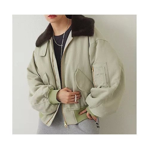 【ウィムガゼット/Whim Gazette】の【THE PAUSE】ファーカラーMA-1 インテリア・キッズ・メンズ・レディースファッション・服の通販 founy(ファニー) https://founy.com/ ファッション Fashion レディースファッション Fashion for Women アウター Coat / Outerwear Collection MA-1ジャケット MA-1 Bomber Jackets / Flight Jackets ヴィンテージ Vintage Style ギャザー Gathered, Ruffled グラデーション Gradient, Ombre スタンド Stand Collar, Upright Stand バランス Balance, Style Balance フェイクファー Faux Fur, Imitation Fur フェミニン Feminine, Girly ブルゾン Blouson, Bomber Jacket 防寒 Cold Protection, Winter-Ready ワーク Workwear, Utility Style おすすめ Recommended / Our Picks 2025年 2025 2025-2026秋冬・A/W Autumn/Winter 2025–26 AW25–26 |ID: prp329100004752906 ipo3291000000034376457