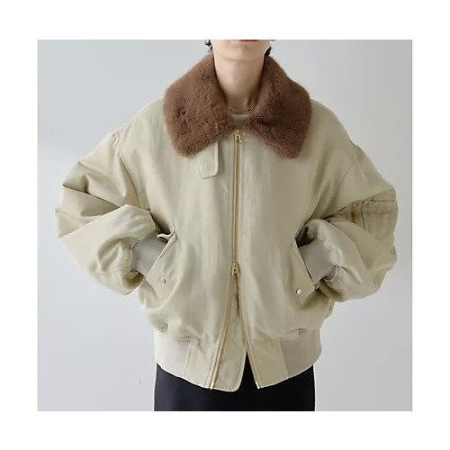 【ウィムガゼット/Whim Gazette】の【THE PAUSE】ファーカラーMA-1 インテリア・キッズ・メンズ・レディースファッション・服の通販 founy(ファニー)  ファッション Fashion レディースファッション Fashion for Women アウター Coat / Outerwear Collection MA-1ジャケット MA-1 Bomber Jackets / Flight Jackets ヴィンテージ Vintage Style ギャザー Gathered, Ruffled グラデーション Gradient, Ombre スタンド Stand Collar, Upright Stand バランス Balance, Style Balance フェイクファー Faux Fur, Imitation Fur フェミニン Feminine, Girly ブルゾン Blouson, Bomber Jacket 防寒 Cold Protection, Winter-Ready ワーク Workwear, Utility Style おすすめ Recommended / Our Picks 2025年 2025 2025-2026秋冬・A/W Autumn/Winter 2025–26 AW25–26 ベージュ|ID: prp329100004752906 ipo3291000000034376461