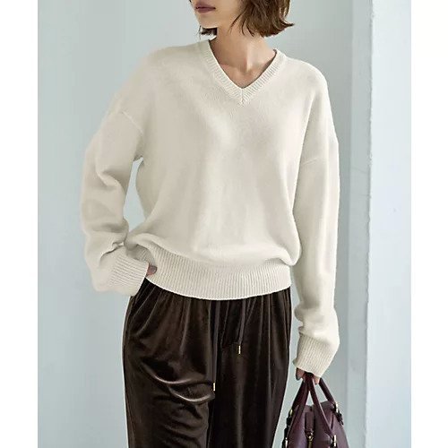 【スタイルデリ/STYLE DELI】の着やすいVネックニットトップス インテリア・キッズ・メンズ・レディースファッション・服の通販 founy(ファニー) ファッション Fashion レディースファッション Fashion for Women トップス・カットソー Cut & Sew Tops ニット Knit Tops & Sweaters Vネックトップス V-Neck Tops / V-Cut Neckline Shirts イエロー Yellow ジャケット Jacket, Outerwear ストレート Straight, Straight Cut スリット Slit, Slit Detail 長袖 Long Sleeve, Full Sleeve ベーシック Basic, Essential ミックス Mix, Mixed Style メランジ Melange, Mixed Yarn 冬 Winter / This Winter オフホワイト|ID: prp329100004764675 ipo3291000000034494569