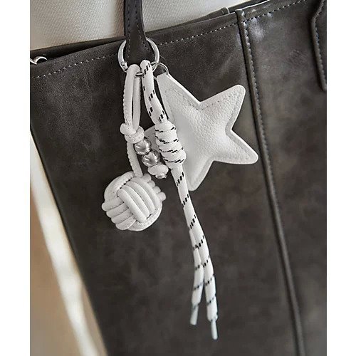 【スタイルデリ/STYLE DELI】のフェイクレザーSTARチャーム インテリア・キッズ・メンズ・レディースファッション・服の通販 founy(ファニー) ファッション Fashion レディースファッション Fashion for Women アクセサリー Fashion Accessories キャラクター Character, Licensed Characters クッション Cushion, Throw Pillow シルバー Silver, Metallic Silver チャーム Charm, Pendant 定番 Standard, Basic Item フェイクレザー Faux Leather, PU Leather モチーフ Motif, Design Theme ホワイト|ID: prp329100004770338 ipo3291000000034555961