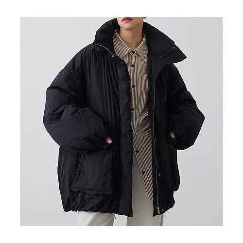 【ウィムガゼット/Whim Gazette】の【THE PAUSE】ミドルダウンコート 人気、トレンドファッション・服の通販 founy(ファニー) 　ファッション　Fashion　レディースファッション　Fashion for Women　アウター　Coat / Outerwear Collection　コート・ロングコート・ピーコート　Long Coats, Peacoats & More　ダウンジャケット・軽量ダウン　Warm & Lightweight Down Jackets　イエロー　Yellow　ヴィンテージ　Vintage Style　グラデーション　Gradient, Ombre　ショルダー　Shoulder, Shoulder Strap　スタンド　Stand Collar, Upright Stand　ダウン　Down, Puffer　トレンド　Trend, Trending Now　ドロップ　Drop Shoulder, Dropped Style　定番　Standard, Basic Item　バランス　Balance, Style Balance　フォルム　Silhouette, Form　ボトム　Bottoms, Lower Wear　防寒　Cold Protection, Winter-Ready　ミドル　Middle Length, Mid Height　ワーク　Workwear, Utility Style　エレガント 上品　Elegant　2025年　2025　2025-2026秋冬・A/W　Autumn/Winter 2025–26 AW25–26　 other-1|ID: prp329100004773635 ipo3291000000034594452