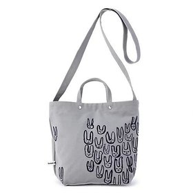 【ミナ ペルホネン/mina perhonen】 【SPURSHOP別注】ショルダーストラップ&ドリンクホルダーつきトートバッグ"palmier"人気、トレンドファッション・服の通販 founy(ファニー) ファッション Fashion レディースファッション Fashion for Women バッグ Bags シンプル Simple, Minimal ステーショナリー Stationery, Office Supplies スマート Smart, Elegant テーブル Table, Dining Table 人気 Popular, Best Seller ファブリック Fabric, Textile フランス France, French プリント Print, Printed Pattern ポケット Pocket, Pocket Detail 別注 Limited Edition, Custom Order リップ Lip, Lip Motif ワーク Workwear, Utility Style |ID:prp329100004776519