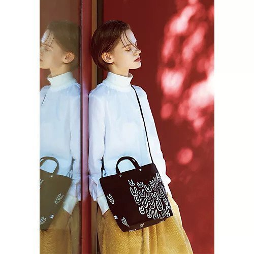 【ミナ ペルホネン/mina perhonen】の【SPURSHOP別注】ショルダーストラップ&ドリンクホルダーつきトートバッグ"palmier" 人気、トレンドファッション・服の通販 founy(ファニー) 　ファッション　Fashion　レディースファッション　Fashion for Women　バッグ　Bags　シンプル　Simple, Minimal　ステーショナリー　Stationery, Office Supplies　スマート　Smart, Elegant　テーブル　Table, Dining Table　人気　Popular, Best Seller　ファブリック　Fabric, Textile　フランス　France, French　プリント　Print, Printed Pattern　ポケット　Pocket, Pocket Detail　別注　Limited Edition, Custom Order　リップ　Lip, Lip Motif　ワーク　Workwear, Utility Style　other-2|ID: prp329100004776519 ipo3291000000034627319