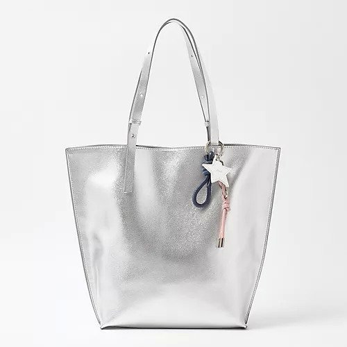 【トゥエルブクローゼット/12closet】の【軽量】床革チャーム付きトートバッグ インテリア・キッズ・メンズ・レディースファッション・服の通販 founy(ファニー) ファッション Fashion レディースファッション Fashion for Women バッグ Bags コーティング Coating, Coated Finish シルバー Silver, Metallic Silver シンプル Simple, Minimal チェーン Chain, Chain Strap チャーム Charm, Pendant ポケット Pocket, Pocket Detail 軽量 Lightweight, Ultra Light シルバー|ID: prp329100004784846 ipo3291000000034735873