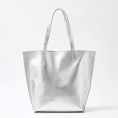 【トゥエルブクローゼット/12closet】の【軽量】床革チャーム付きトートバッグ 人気、トレンドファッション・服の通販 founy(ファニー) ファッション Fashion レディースファッション Fashion for Women バッグ Bags コーティング Coating, Coated Finish シルバー Silver, Metallic Silver シンプル Simple, Minimal チェーン Chain, Chain Strap チャーム Charm, Pendant ポケット Pocket, Pocket Detail 軽量 Lightweight, Ultra Light other-2|ID: prp329100004784846 ipo3291000000034735874