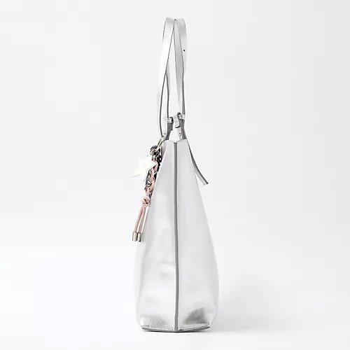 【トゥエルブクローゼット/12closet】の【軽量】床革チャーム付きトートバッグ 人気、トレンドファッション・服の通販 founy(ファニー) ファッション Fashion レディースファッション Fashion for Women バッグ Bags コーティング Coating, Coated Finish シルバー Silver, Metallic Silver シンプル Simple, Minimal チェーン Chain, Chain Strap チャーム Charm, Pendant ポケット Pocket, Pocket Detail 軽量 Lightweight, Ultra Light other-3|ID: prp329100004784846 ipo3291000000034735875