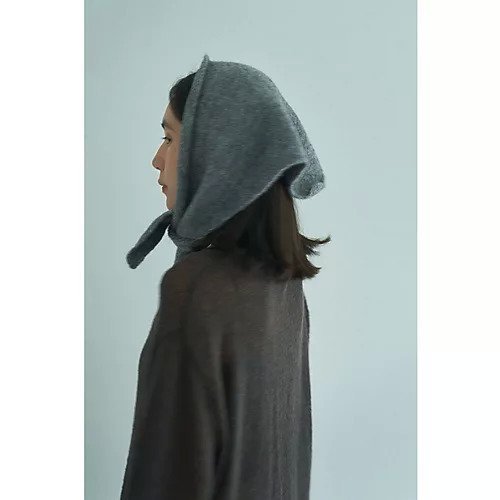 【マージュール/marjour】のKNITTED TRIANGULAR SCARF インテリア・キッズ・メンズ・レディースファッション・服の通販 founy(ファニー) 　ファッション　Fashion　レディースファッション　Fashion for Women　トップス・カットソー　Cut & Sew Tops　ニット　Knit Tops & Sweaters　おすすめ　Recommended / Our Picks　キャップ　Cap, Baseball Cap　スカーフ　Scarf, Neckwear　旅行　Travel　GRAY|ID: prp329100004787139 ipo3291000000034745812