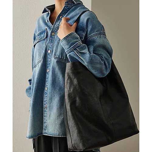 【ウィムガゼット/Whim Gazette】の【Hoaw.】ショルダーバッグ インテリア・キッズ・メンズ・レディースファッション・服の通販 founy(ファニー) ファッション Fashion レディースファッション Fashion for Women バッグ Bags アクセサリー Fashion Accessories グラス Glass, Eyewear 軽量 Lightweight, Ultra Light シェイプ Shape, Slim Fit シューズ Shoes, Footwear シンプル Simple, Minimal チャーム Charm, Pendant ビッグ Big, Oversized マグネット Magnet, Magnetic Closure リラックス Relax, Relaxed Fit おすすめ Recommended / Our Picks 2026年 2026 ブラック|ID: prp329100004797269 ipo3291000000034806414