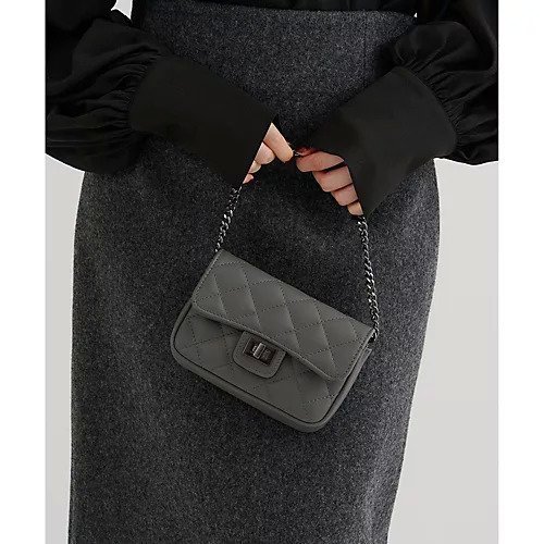 【ウィムガゼット/Whim Gazette】の【Hoaw.】チェーンミニバッグ インテリア・キッズ・メンズ・レディースファッション・服の通販 founy(ファニー) https://founy.com/ ファッション Fashion レディースファッション Fashion for Women バッグ Bags アクセサリー Fashion Accessories 春 Spring キルティング Quilted, Quilting クール Cool, Chic シューズ Shoes, Footwear チェーン Chain, Chain Strap チャーム Charm, Pendant ワンポイント One Point, Statement Accent おすすめ Recommended / Our Picks 2026年 2026 |ID: prp329100004800085 ipo3291000000034825595